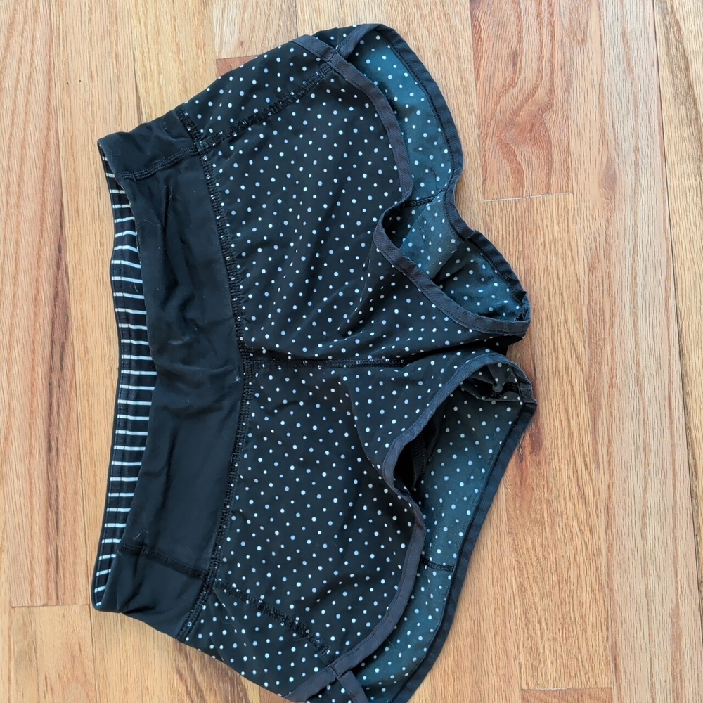 Lululemon Black Gray White Polka Dot Speed Shorts 2 - Picture 2 of 5